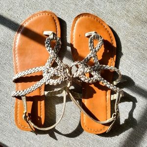 Universal Thread Sandals